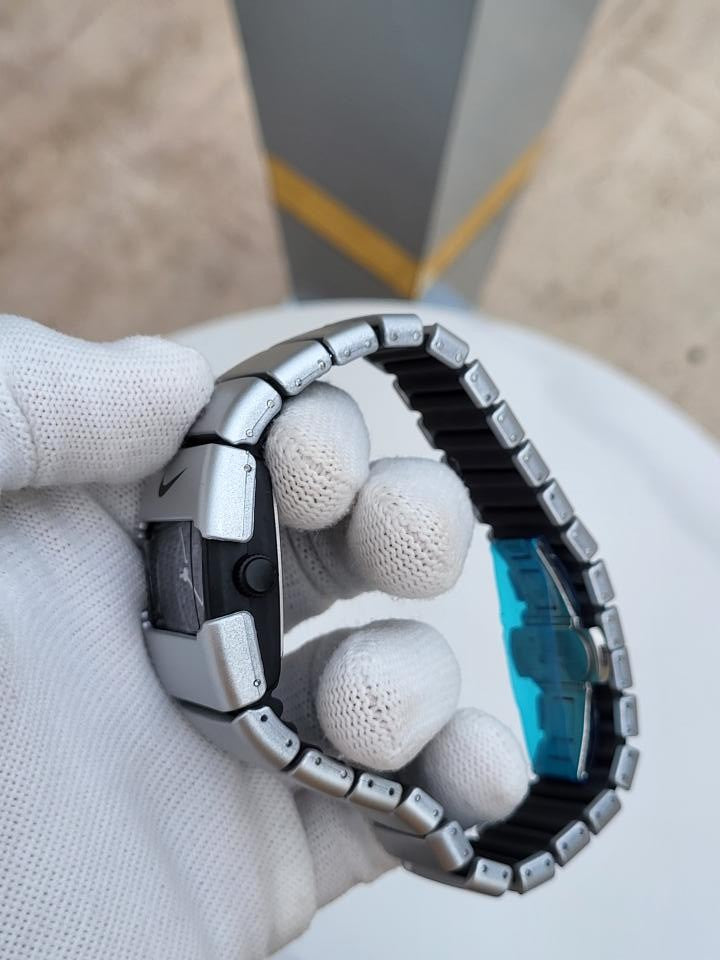Nike_Analog_Fiber_Silver_328